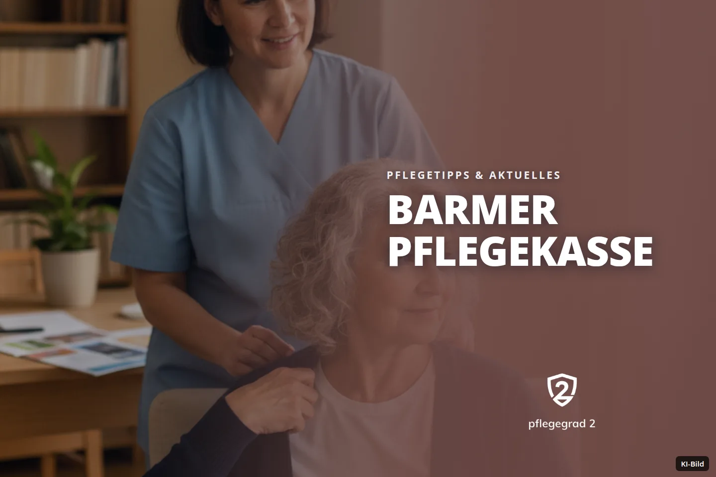 Eine Pflegerin hilft einer lächelnden Seniorin in einem hellen Zimmer.