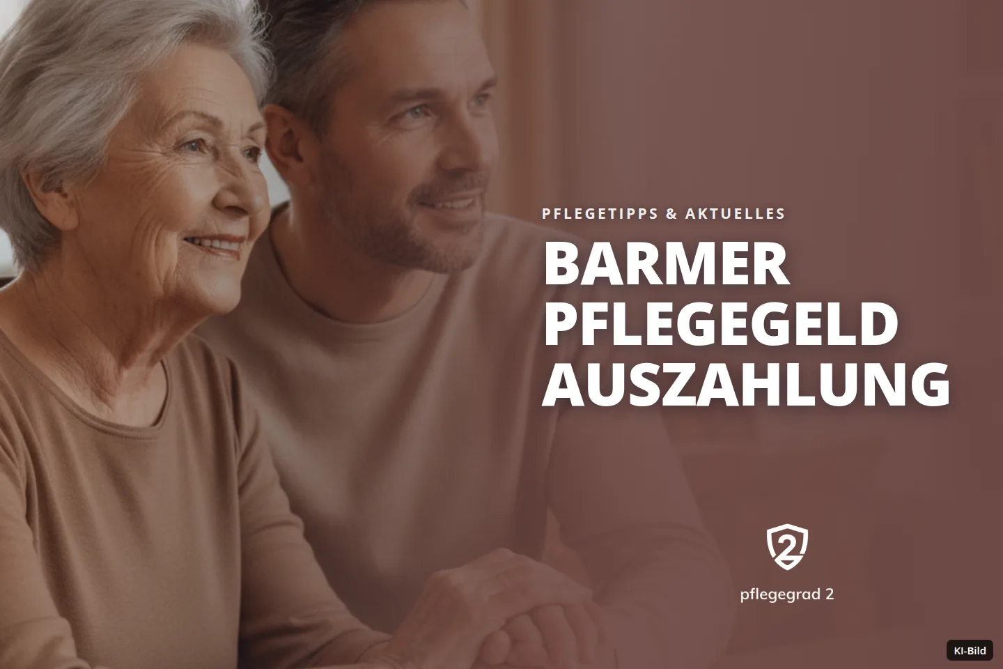 Eine ältere Frau und ein Mann sitzen lächelnd an einem Tisch mit Unterlagen, Hände haltend und zur Seite blickend.