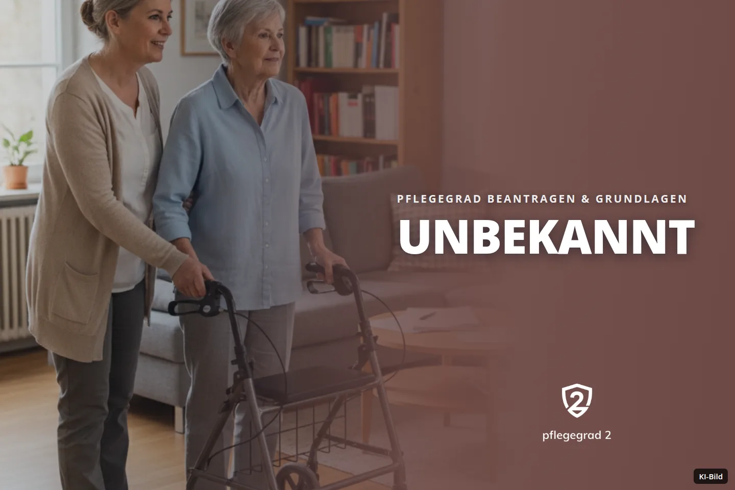 Eine jüngere Frau hilft einer älteren Frau mit Rollator beim Gehen in einem Wohnzimmer.