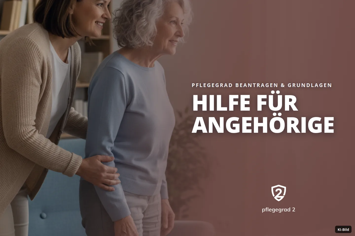 Jüngere Frau stützt lächelnde ältere Frau beim Stehen in einem hellen Innenraum.