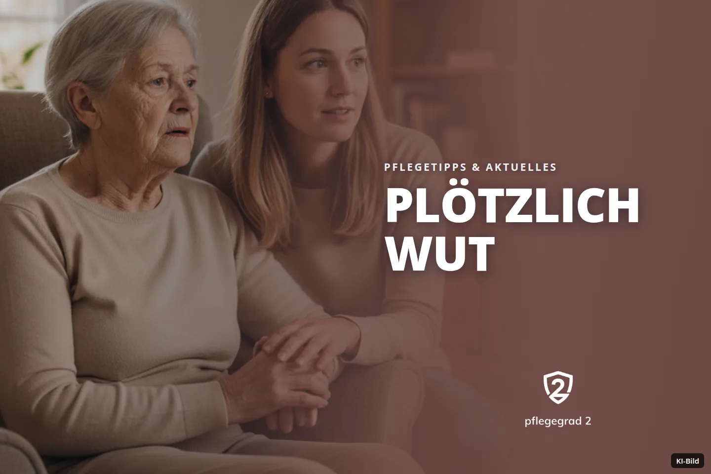 Zwei Frauen sitzen im Wohnzimmer, die jüngere hält die Hand der älteren, beide schauen aufmerksam zur Seite.