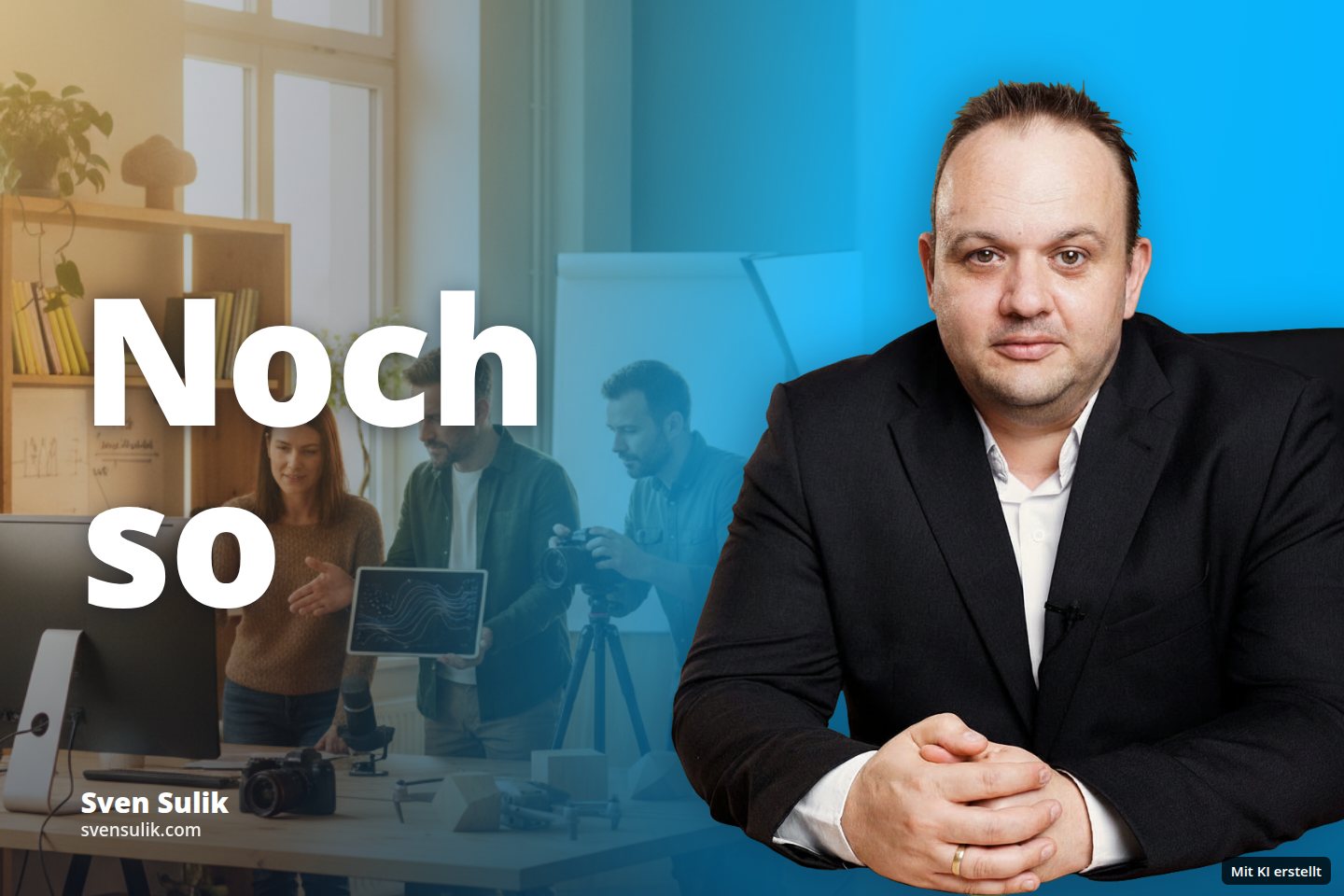 Drei Personen besprechen in einem Arbeitsraum Aufnahmen an Monitor und Tablet, während einer fotografiert.