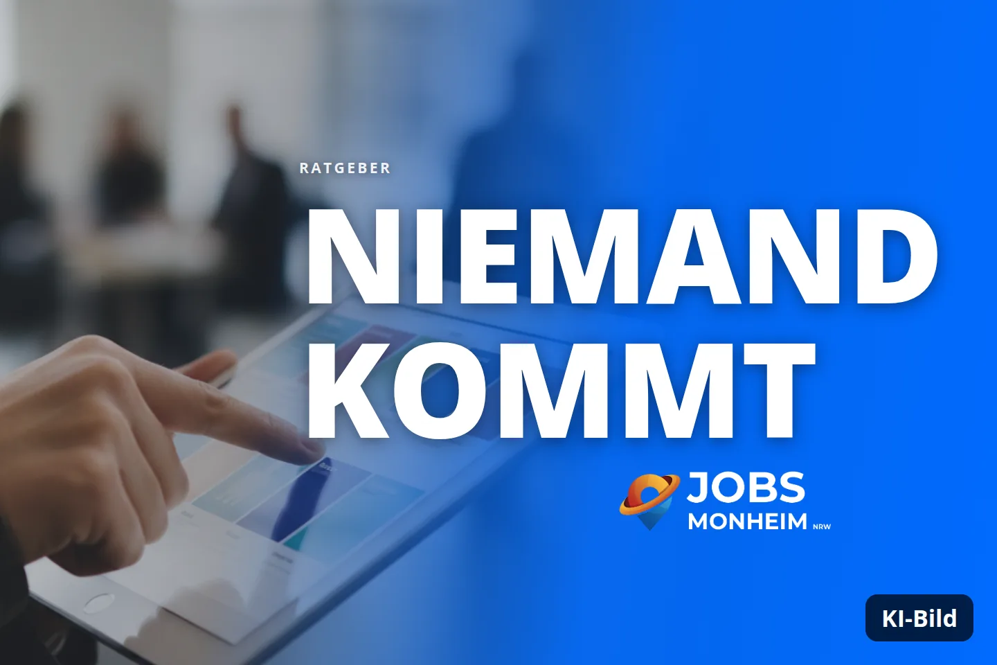 Eine Person bedient ein Tablet mit Diagrammen, im Hintergrund sind unscharfe Personen in einer Geschäftsumgebung zu sehen.