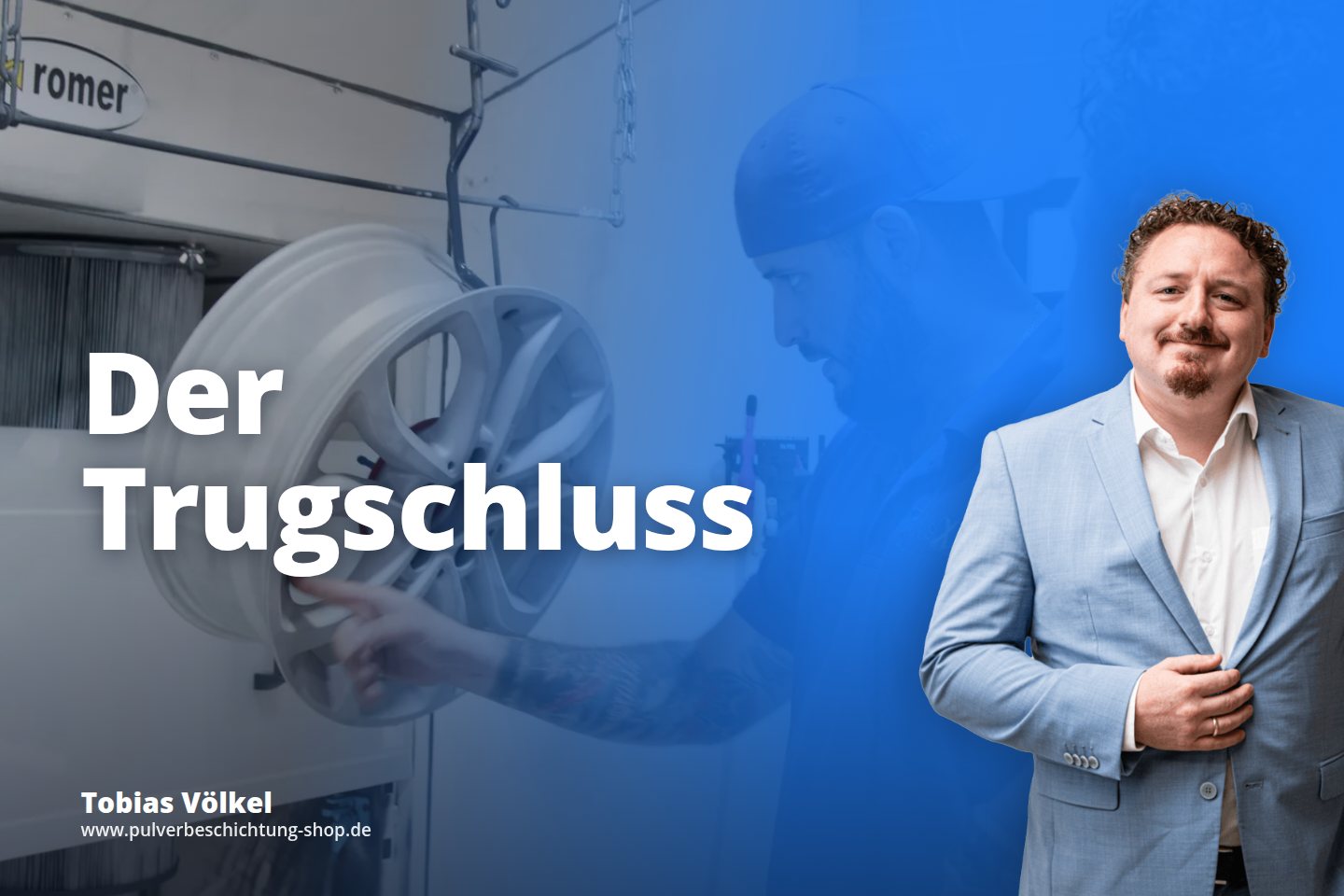 Zwei Männer inspizieren in einer Werkstatt eine aufgehängte Felge.
